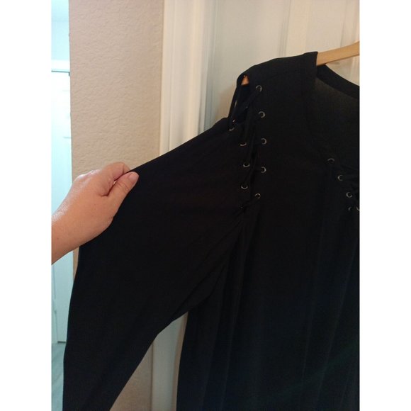 Women's Torrid Black Long Sleeve Lattice Lace Up Shoulder Blouse Size 3XL - Picture 2 of 8